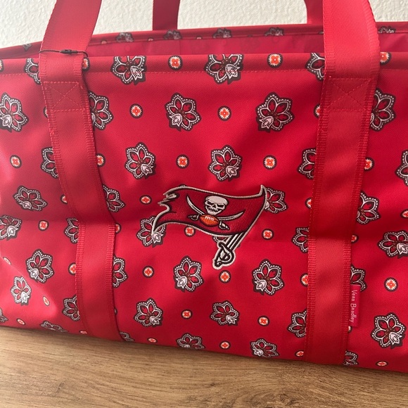 Vera Bradley NFL Tampa Bay Buccaneers Large Tote Bag – Rare Red Print- NWT - Picture 14 of 16